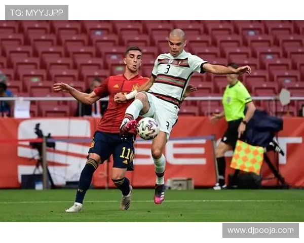 兄弟情深马约拉尔替补登场后首选拥抱对方哥哥表达深情寒暄